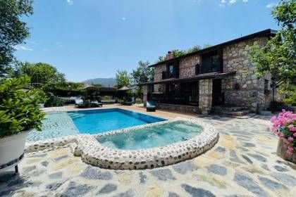 Villa Adela  (1382)