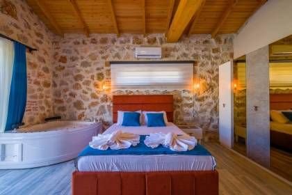 Villa Oga | Fethiye'de Taş Mimari Konseptli, Jakuzili Lüks Tatil Villası (1077)