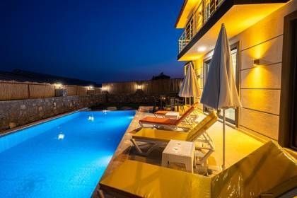 Villa Uysal Parla Güneşi | Fethiye Merkezde Özel Havuzlu ve Geniş Bahçeli Tatil Villası (1046)