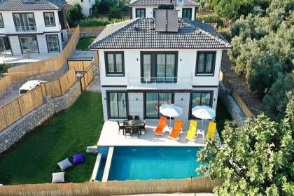 Villa Uysal Parla Güneşi | Fethiye Merkezde Özel Havuzlu ve Geniş Bahçeli Tatil Villası (1046)