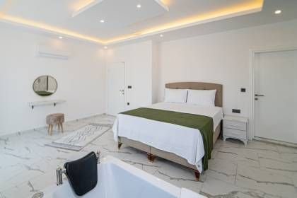 Villa Uysal Parla Güneşi | Fethiye Merkezde Özel Havuzlu ve Geniş Bahçeli Tatil Villası (1046)