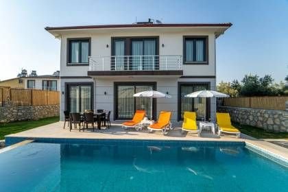 Villa Uysal Parla Güneşi | Fethiye Merkezde Özel Havuzlu ve Geniş Bahçeli Tatil Villası (1046)