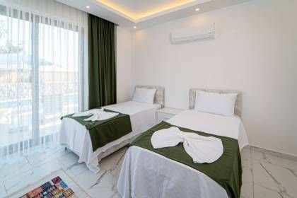 Villa Uysal Parla Güneşi | Fethiye Merkezde Özel Havuzlu ve Geniş Bahçeli Tatil Villası (1046)