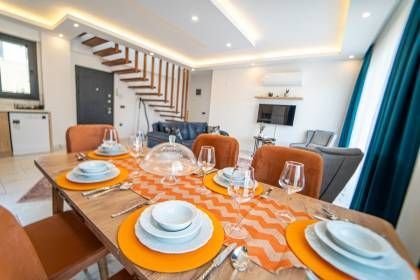 Villa Uysal Parla Güneşi | Fethiye Merkezde Özel Havuzlu ve Geniş Bahçeli Tatil Villası (1046)