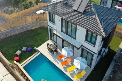 Villa Uysal Parla Güneşi | Fethiye Merkezde Özel Havuzlu ve Geniş Bahçeli Tatil Villası (1046)