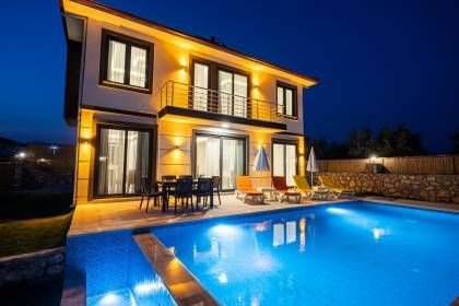 Villa Uysal Parla Güneşi | Fethiye Merkezde Özel Havuzlu ve Geniş Bahçeli Tatil Villası (1046)