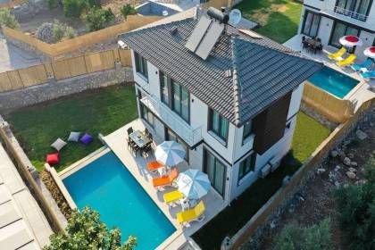 Villa Uysal Parla Güneşi | Fethiye Merkezde Özel Havuzlu ve Geniş Bahçeli Tatil Villası (1046)
