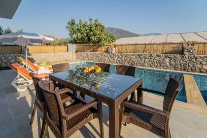 Villa Uysal Parla Güneşi | Fethiye Merkezde Özel Havuzlu ve Geniş Bahçeli Tatil Villası (1046)
