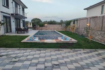 Villa Uysal Parla Yıldızı | Fethiye Merkezde 3 Yatak Odalı ve Özel Havuzlu Tatil Villası (1047)