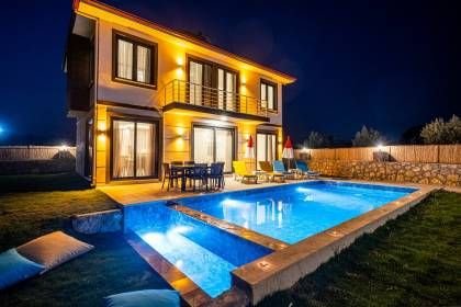 Villa Uysal Parla Yıldızı | Fethiye Merkezde 3 Yatak Odalı ve Özel Havuzlu Tatil Villası (1047)