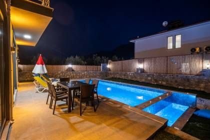 Villa Uysal Parla Yıldızı | Fethiye Merkezde 3 Yatak Odalı ve Özel Havuzlu Tatil Villası (1047)