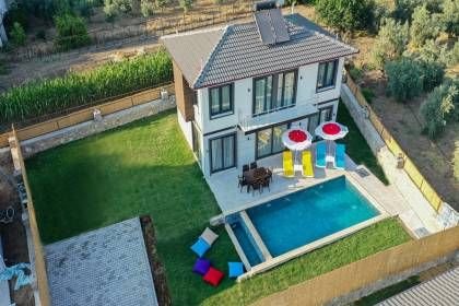 Villa Uysal Parla Yıldızı | Fethiye Merkezde 3 Yatak Odalı ve Özel Havuzlu Tatil Villası (1047)