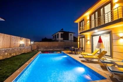 Villa Uysal Parla Yıldızı | Fethiye Merkezde 3 Yatak Odalı ve Özel Havuzlu Tatil Villası (1047)
