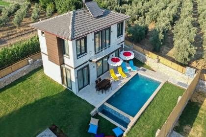 Villa Uysal Parla Yıldızı | Fethiye Merkezde 3 Yatak Odalı ve Özel Havuzlu Tatil Villası (1047)