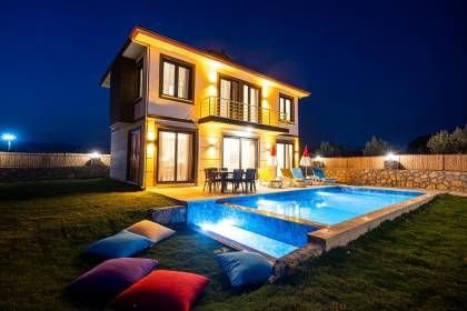 Villa Uysal Parla Yıldızı | Fethiye Merkezde 3 Yatak Odalı ve Özel Havuzlu Tatil Villası (1047)