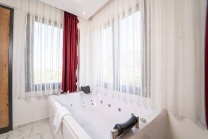 Villa Uysal Parla Yıldızı | Fethiye Merkezde 3 Yatak Odalı ve Özel Havuzlu Tatil Villası (1047)