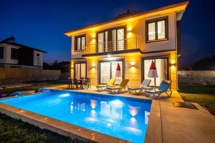 Villa Uysal Parla Yıldızı | Fethiye Merkezde 3 Yatak Odalı ve Özel Havuzlu Tatil Villası (1047)