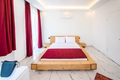 Villa Uysal Parla Yıldızı | Fethiye Merkezde 3 Yatak Odalı ve Özel Havuzlu Tatil Villası (1047)