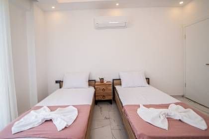 Villa Uysal Parla Yıldızı | Fethiye Merkezde 3 Yatak Odalı ve Özel Havuzlu Tatil Villası (1047)