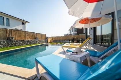 Villa Uysal Parla Yıldızı | Fethiye Merkezde 3 Yatak Odalı ve Özel Havuzlu Tatil Villası (1047)