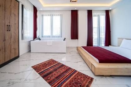 Villa Uysal Parla Yıldızı | Fethiye Merkezde 3 Yatak Odalı ve Özel Havuzlu Tatil Villası (1047)