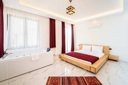 Villa Uysal Parla Yıldızı | Fethiye Merkezde 3 Yatak Odalı ve Özel Havuzlu Tatil Villası (1047)