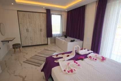 Villa Uysal Parla Işığı | Fethiye Merkezde 3 Yatak Odalı ve Geniş Bahçeli Tatil Villası (1048)