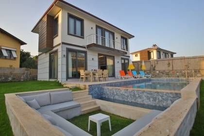 Villa Uysal Parla Işığı | Fethiye Merkezde 3 Yatak Odalı ve Geniş Bahçeli Tatil Villası (1048)
