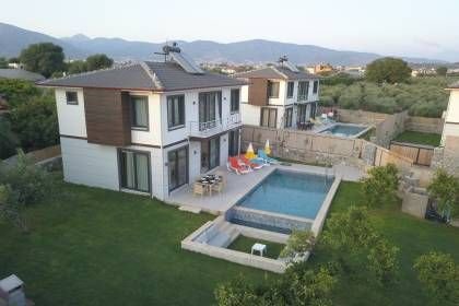 Villa Uysal Parla Işığı | Fethiye Merkezde 3 Yatak Odalı ve Geniş Bahçeli Tatil Villası (1048)