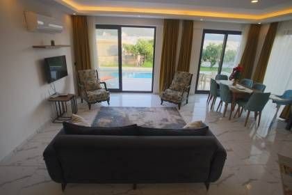 Villa Uysal Parla Işığı | Fethiye Merkezde 3 Yatak Odalı ve Geniş Bahçeli Tatil Villası (1048)