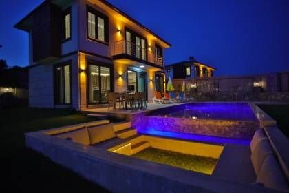 Villa Uysal Parla Işığı | Fethiye Merkezde 3 Yatak Odalı ve Geniş Bahçeli Tatil Villası (1048)