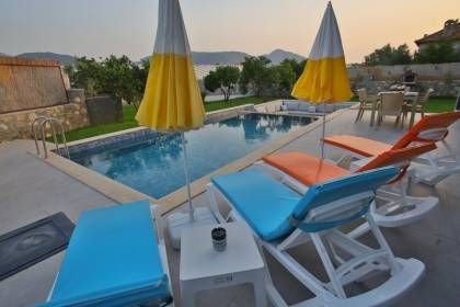 Villa Uysal Parla Işığı | Fethiye Merkezde 3 Yatak Odalı ve Geniş Bahçeli Tatil Villası (1048)
