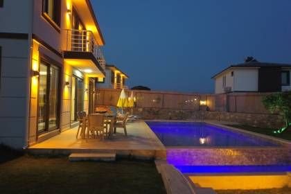 Villa Uysal Parla Işığı | Fethiye Merkezde 3 Yatak Odalı ve Geniş Bahçeli Tatil Villası (1048)