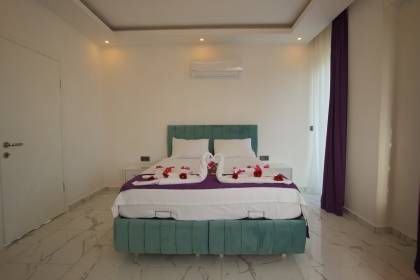Villa Uysal Parla Işığı | Fethiye Merkezde 3 Yatak Odalı ve Geniş Bahçeli Tatil Villası (1048)