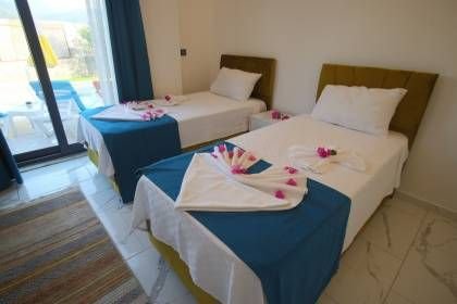 Villa Uysal Parla Işığı | Fethiye Merkezde 3 Yatak Odalı ve Geniş Bahçeli Tatil Villası (1048)